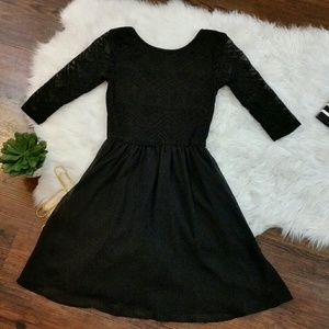 DIVIDED H&M BLACK GEOMETRIC LACE FIT&FLARE SZ 2